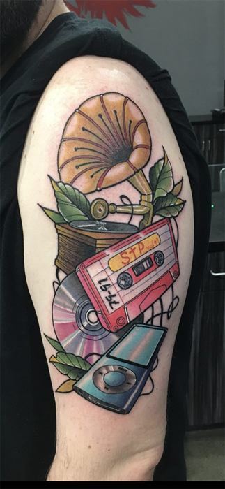 Gramophone and vintage radio, colour neotraditional on the upper arm