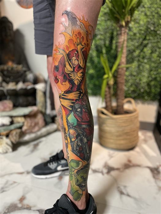 Leg sleeve with autumn leaves in colour