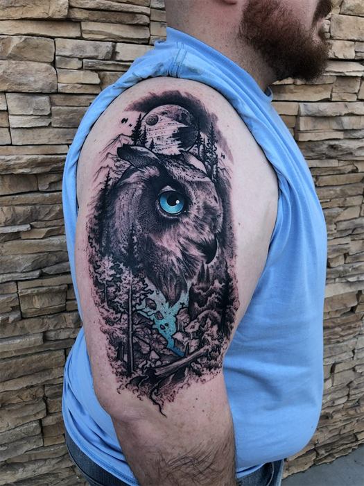 Owl and moon, black and grey upper arm