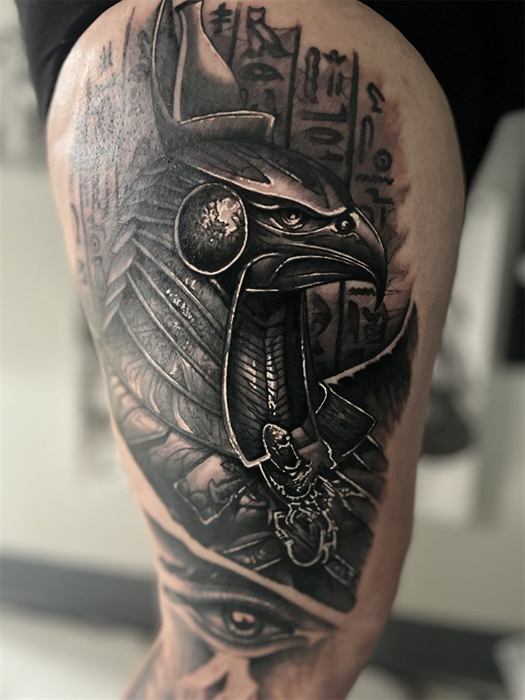Mechanical crow, black and grey arm